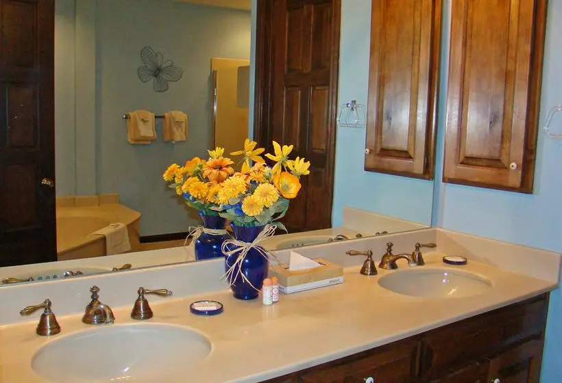 ホテル Cascade Village Resort