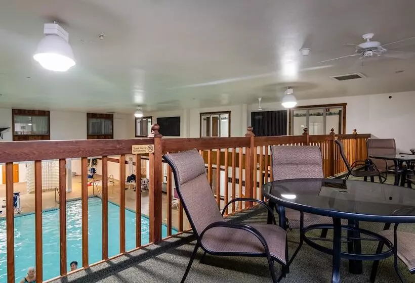 酒店 Cedarberry Inn