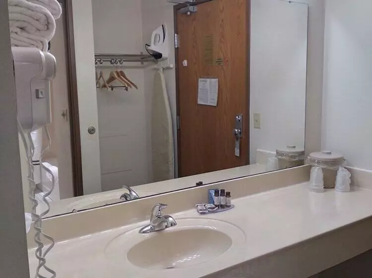 酒店 Cedarberry Inn