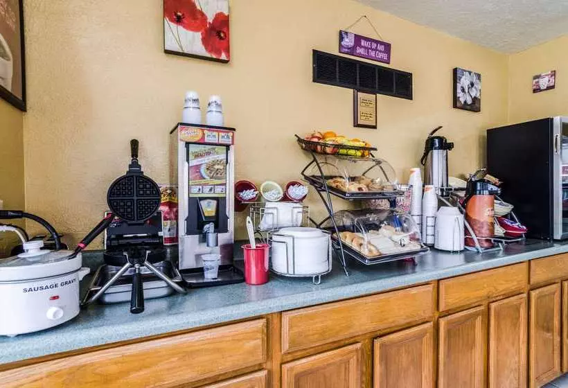 Отель Econo Lodge