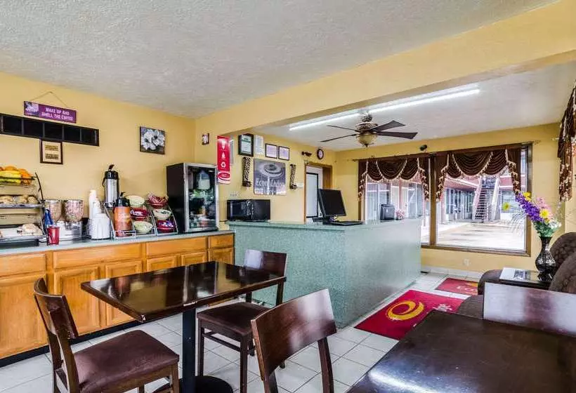 Отель Econo Lodge
