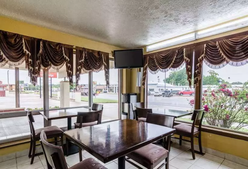 Отель Econo Lodge