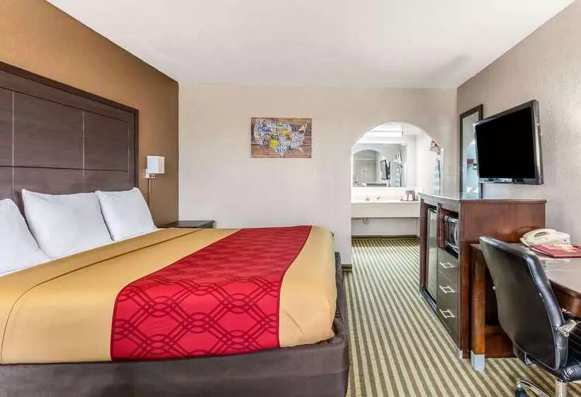 Отель Econo Lodge