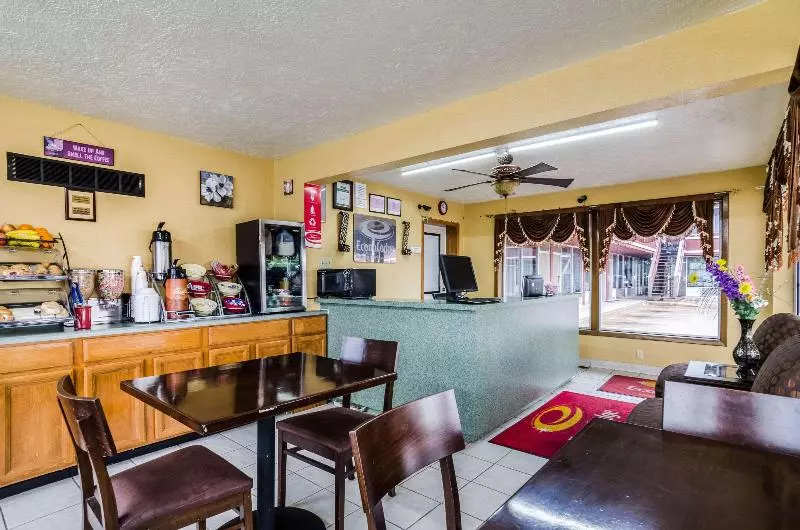 Отель Econo Lodge