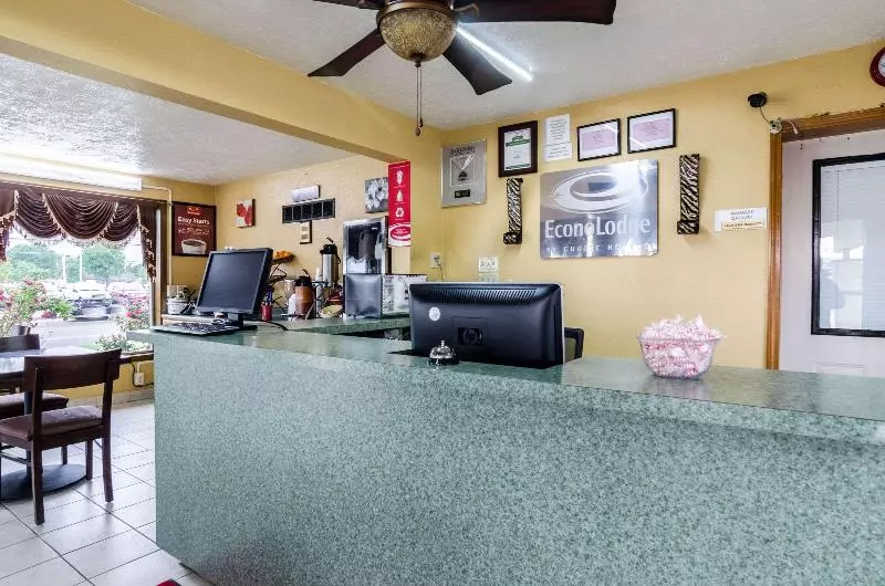 Отель Econo Lodge