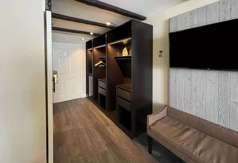 The Century House, Ascend Hotel Collection