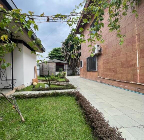 تختخواب و صبحانه Brazza