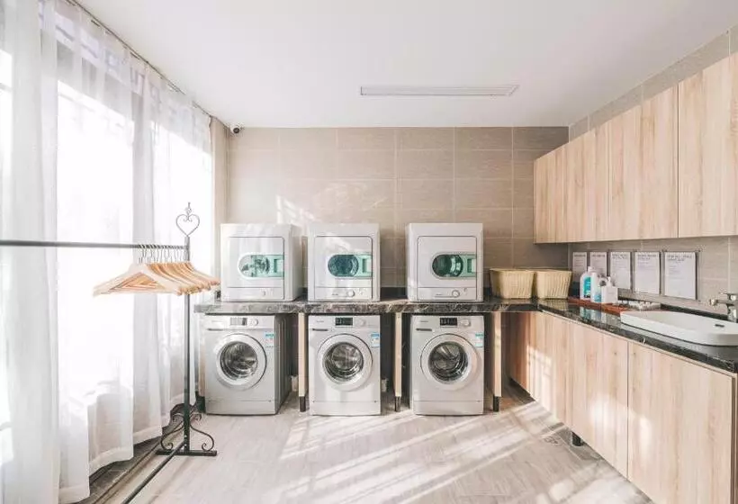 Atour Hotel Haining Leather City South Gate