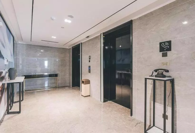 Atour Hotel Haining Leather City South Gate