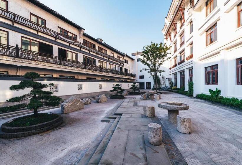 Atour Hotel Haining Leather City South Gate