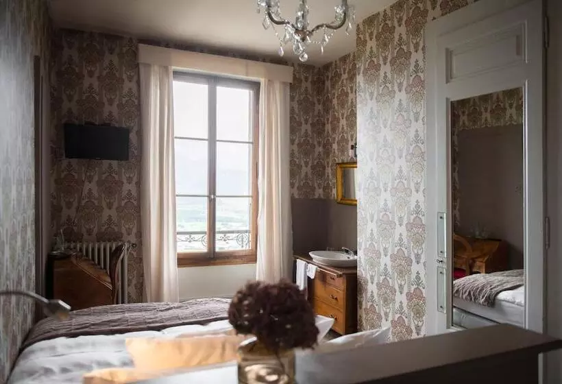 ベッドアンドブレックファースト Au Vieux Manoir