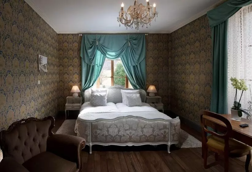 ベッドアンドブレックファースト Au Vieux Manoir