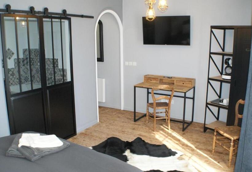 ベッドアンドブレックファースト Le Chateau De La Barre