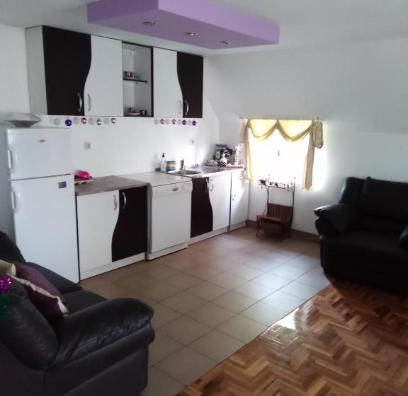 تختخواب و صبحانه Sunce