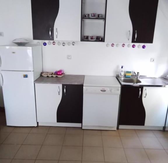 تختخواب و صبحانه Sunce