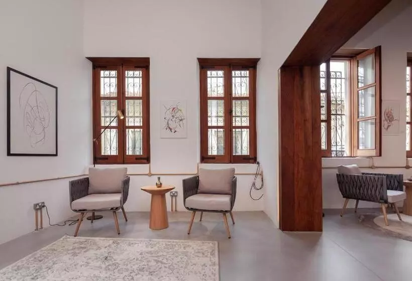 هتل Alinea Suites Limassol Center