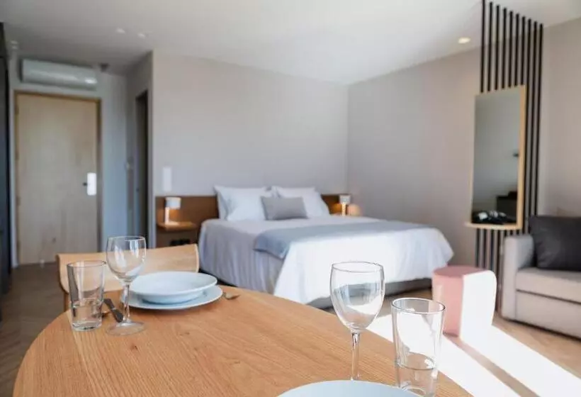 هتل Alinea Suites Limassol Center