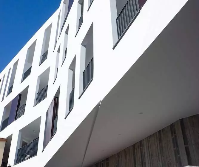 هتل Alinea Suites Limassol Center