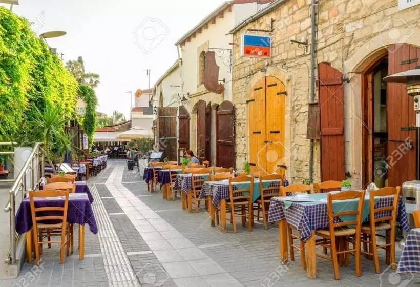 هتل Alinea Suites Limassol Center