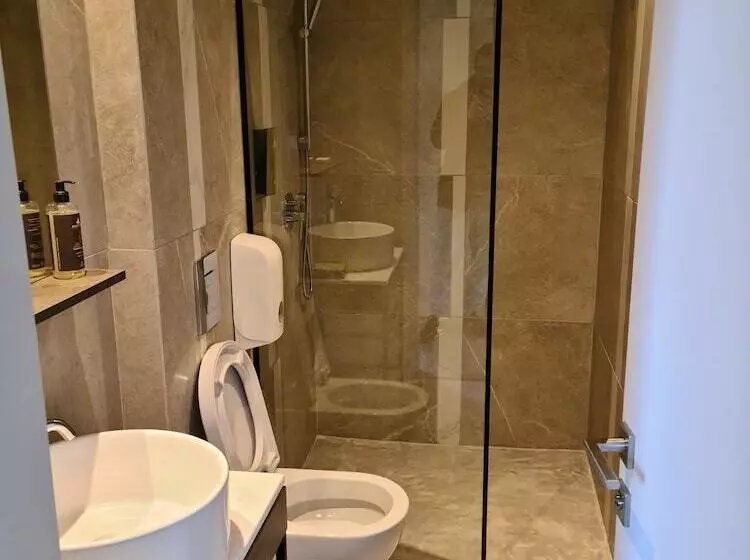 هتل Alinea Suites Limassol Center