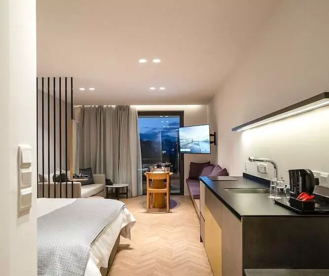 هتل Alinea Suites Limassol Center