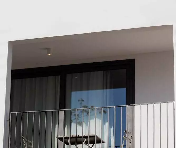 هتل Alinea Suites Limassol Center