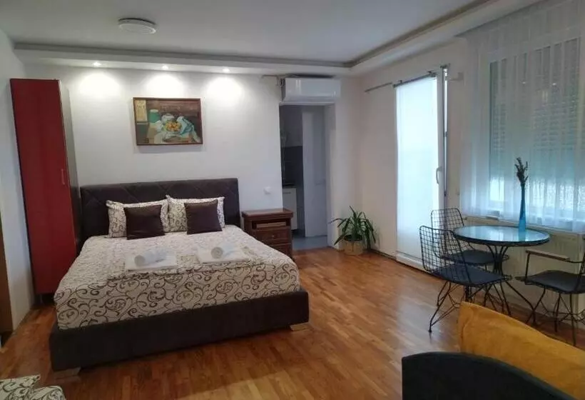 پانسیون Apartmani Pause