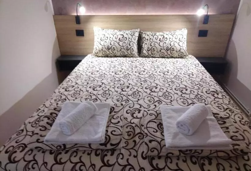 پانسیون Apartmani Pause
