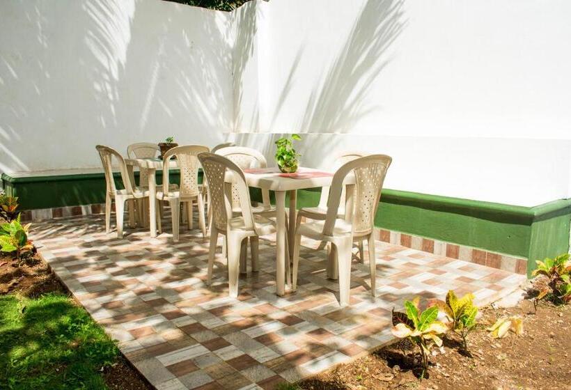 تختخواب و صبحانه Zaboka Sai