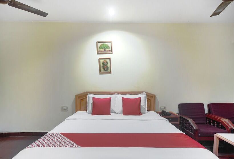 Hotel Oyo 43893 Uhome  Pvtltd