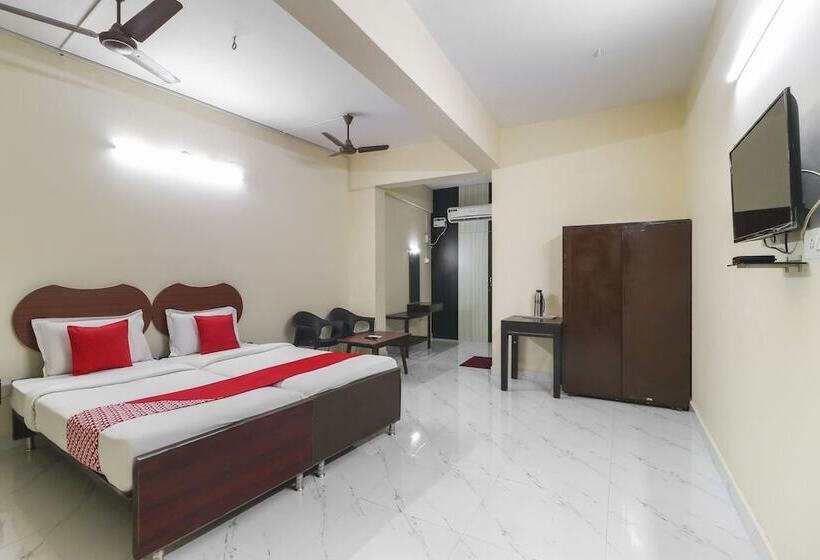 Hotel Oyo 43893 Uhome  Pvtltd