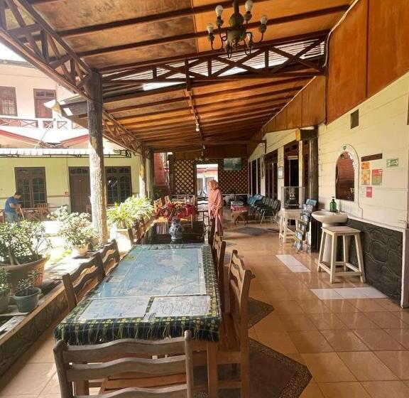 פנסיון Wisma Sibayak Guesthouse Berastagi