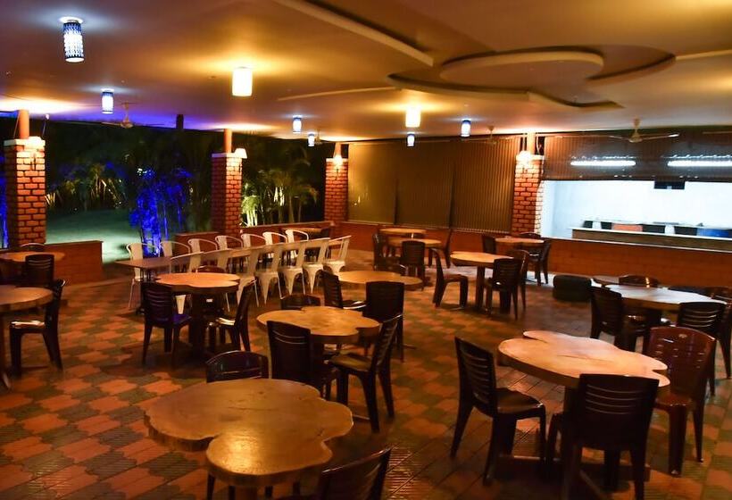 Отель Hoysala Resort