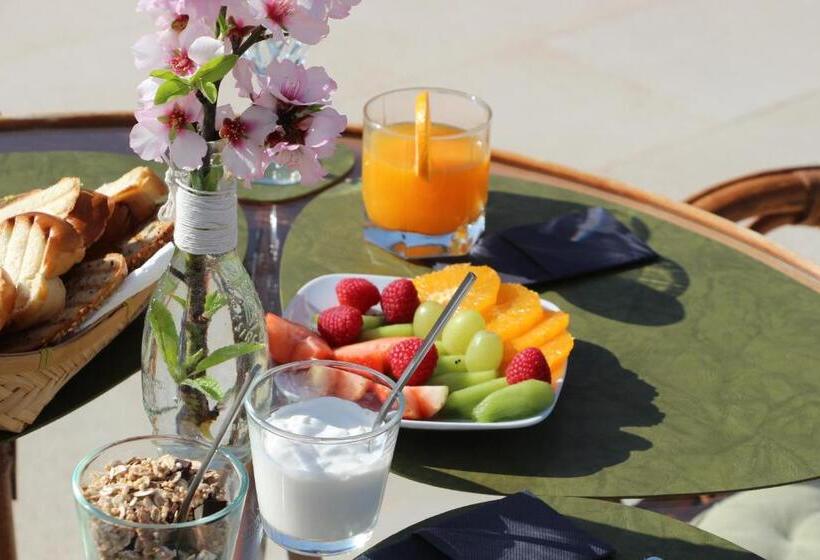 M A S L A P A U Country Hotel Adults Only