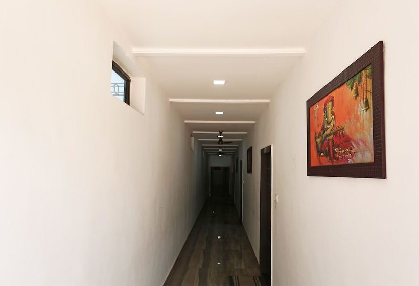 ホテル Oyo 39932 Sibbal Farms