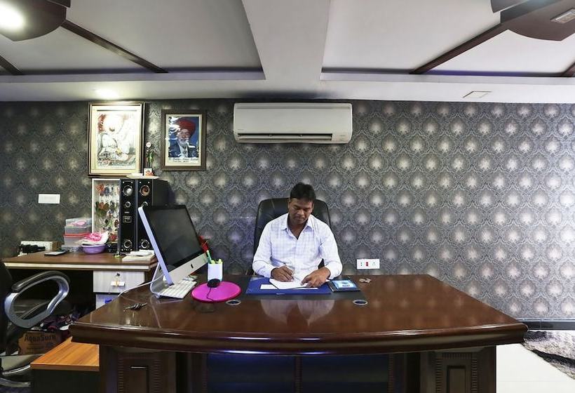 ホテル Oyo 39932 Sibbal Farms