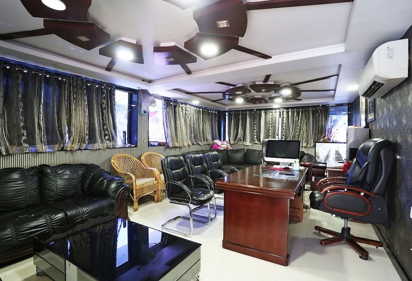 ホテル Oyo 39932 Sibbal Farms