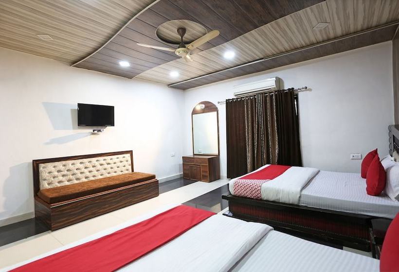 ホテル Oyo 39932 Sibbal Farms