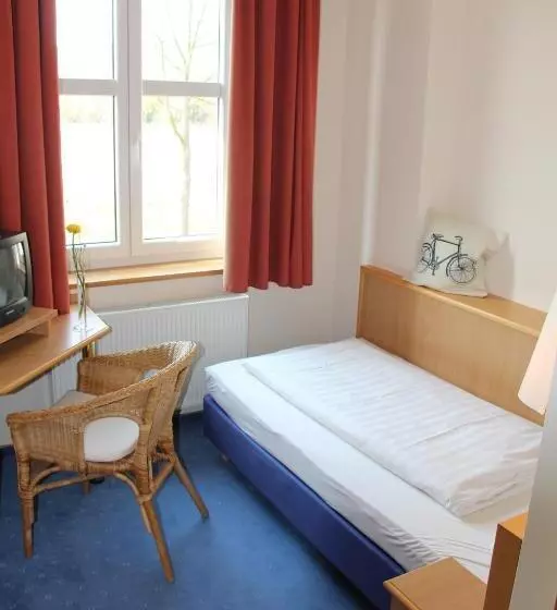 Hotelli Gästehaus & Café Leeze