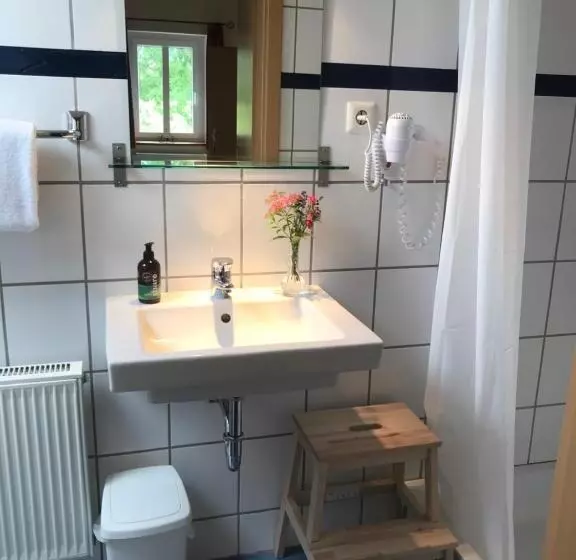 Hotelli Gästehaus & Café Leeze