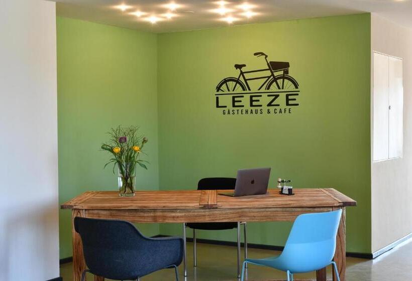 호텔 Gästehaus & Café Leeze