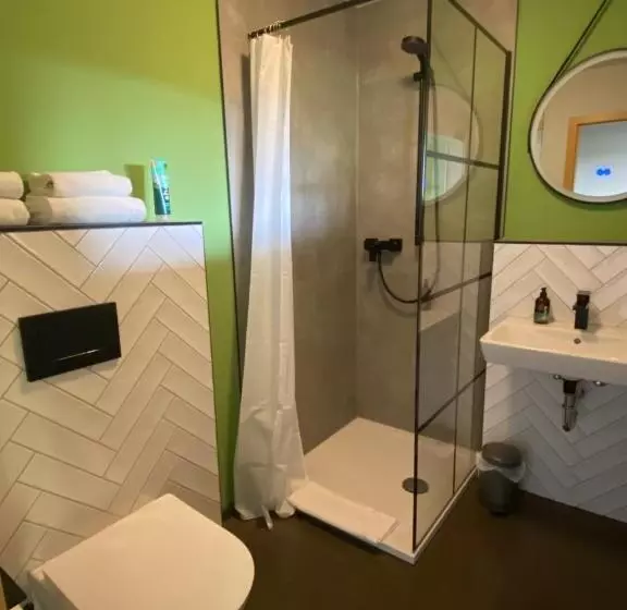 Hotelli Gästehaus & Café Leeze