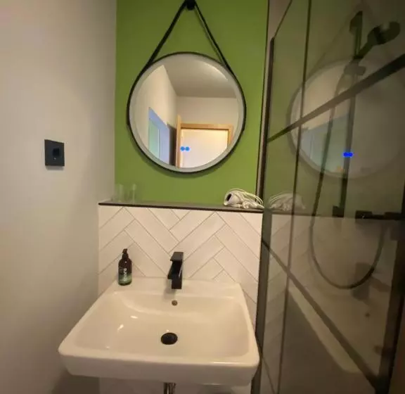 Hotelli Gästehaus & Café Leeze