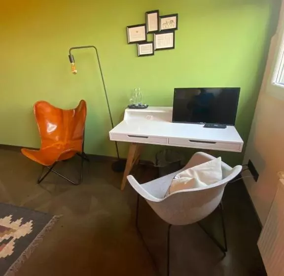 Hotelli Gästehaus & Café Leeze