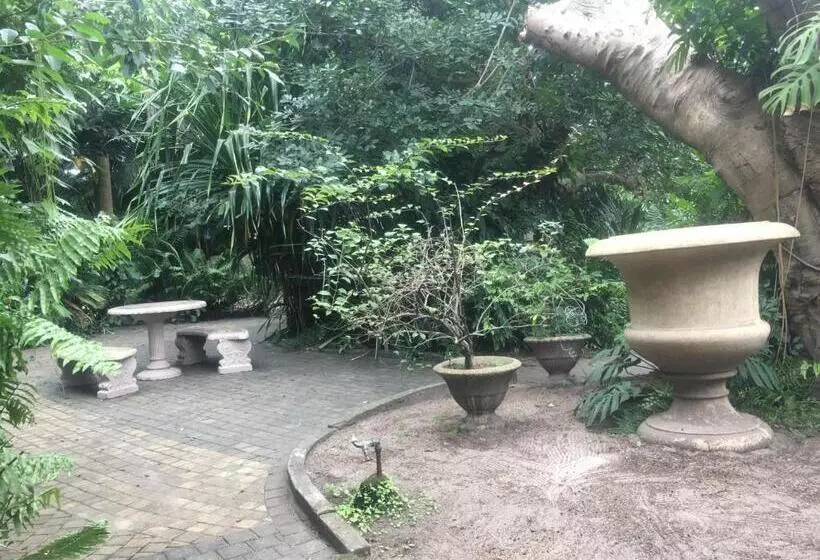 ベッドアンドブレックファースト Garden Apartments