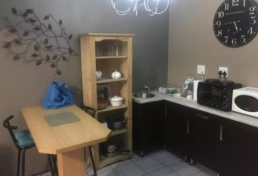 ベッドアンドブレックファースト Garden Apartments