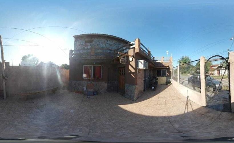 تختخواب و صبحانه Karina S House