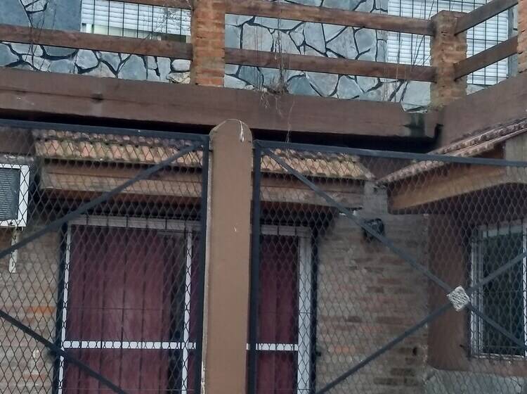 تختخواب و صبحانه Karina S House