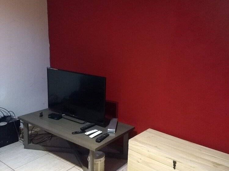 تختخواب و صبحانه Karina S House