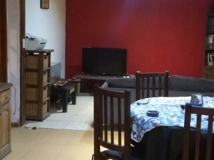 تختخواب و صبحانه Karina S House